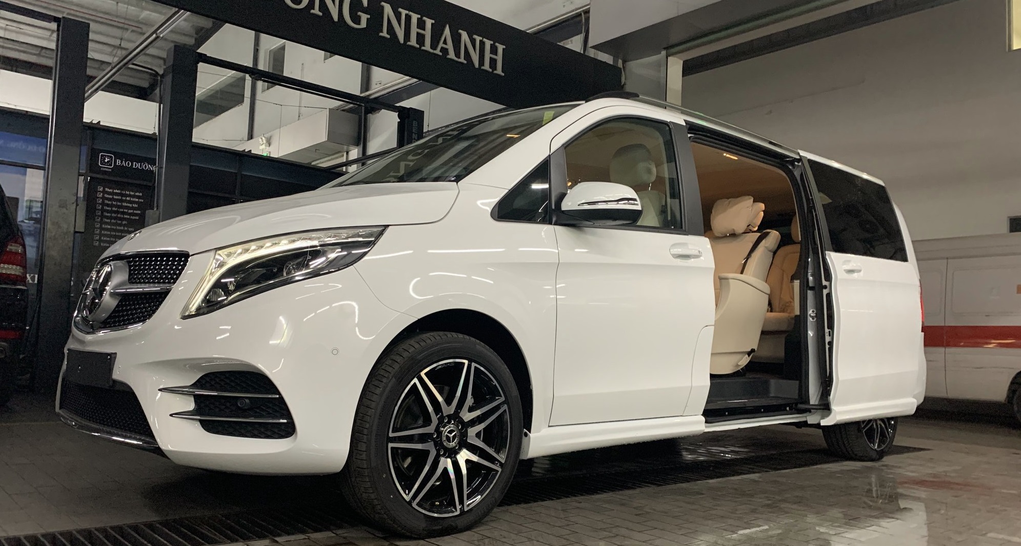 Giới thiệu xe MercedesBenz V250 Luxury HOT Giá Tốt